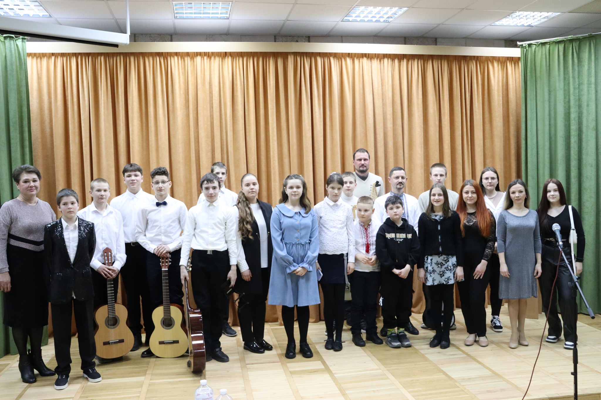 Вихованці дитячої музичної школи №6 міста Миколаєва та їх вчителі запросили городян і гостей міста-героя на свято весни та музики