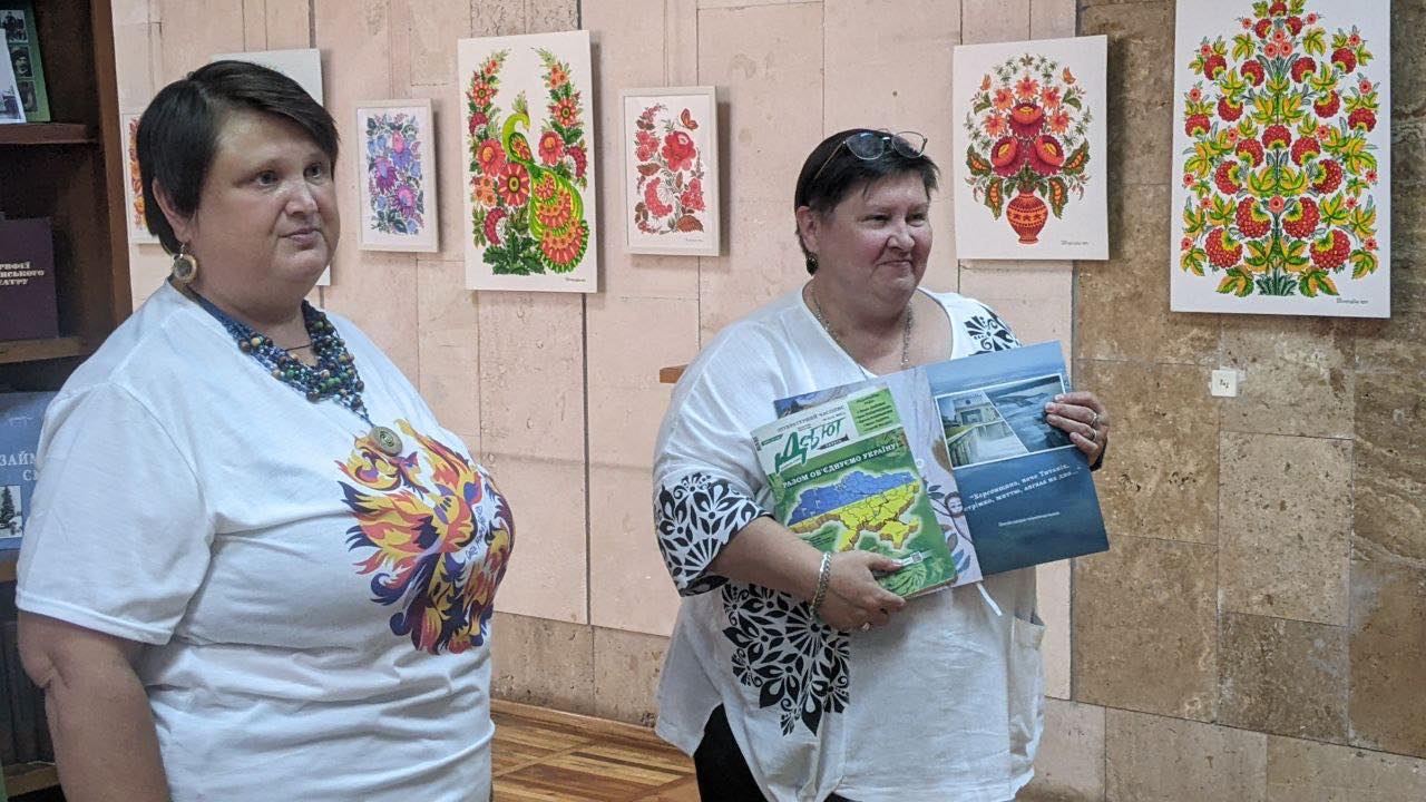 У Центральній бібліотеці ім. Марка Кропивницького відбулася творча зустріч-подорож «Крила лиману» з Оленою Маляренко - письменницею, блогеркою та художницею